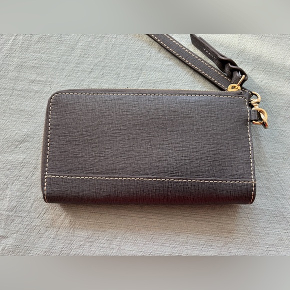 NWOT Dooney & Bourke Gray Wallet Wristlet with Gold Hardware New without tags - Picture 4 of 9